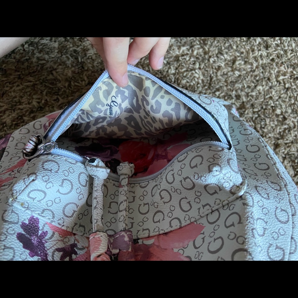 Guess Purse/Backpack - Picture 4 of 8